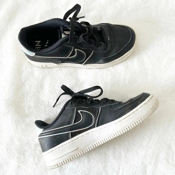 Nike Air Force 1 07 LV8 4 Black Iridescent low top sneakers size 4.5Y/6 women - Picture 2 of 12